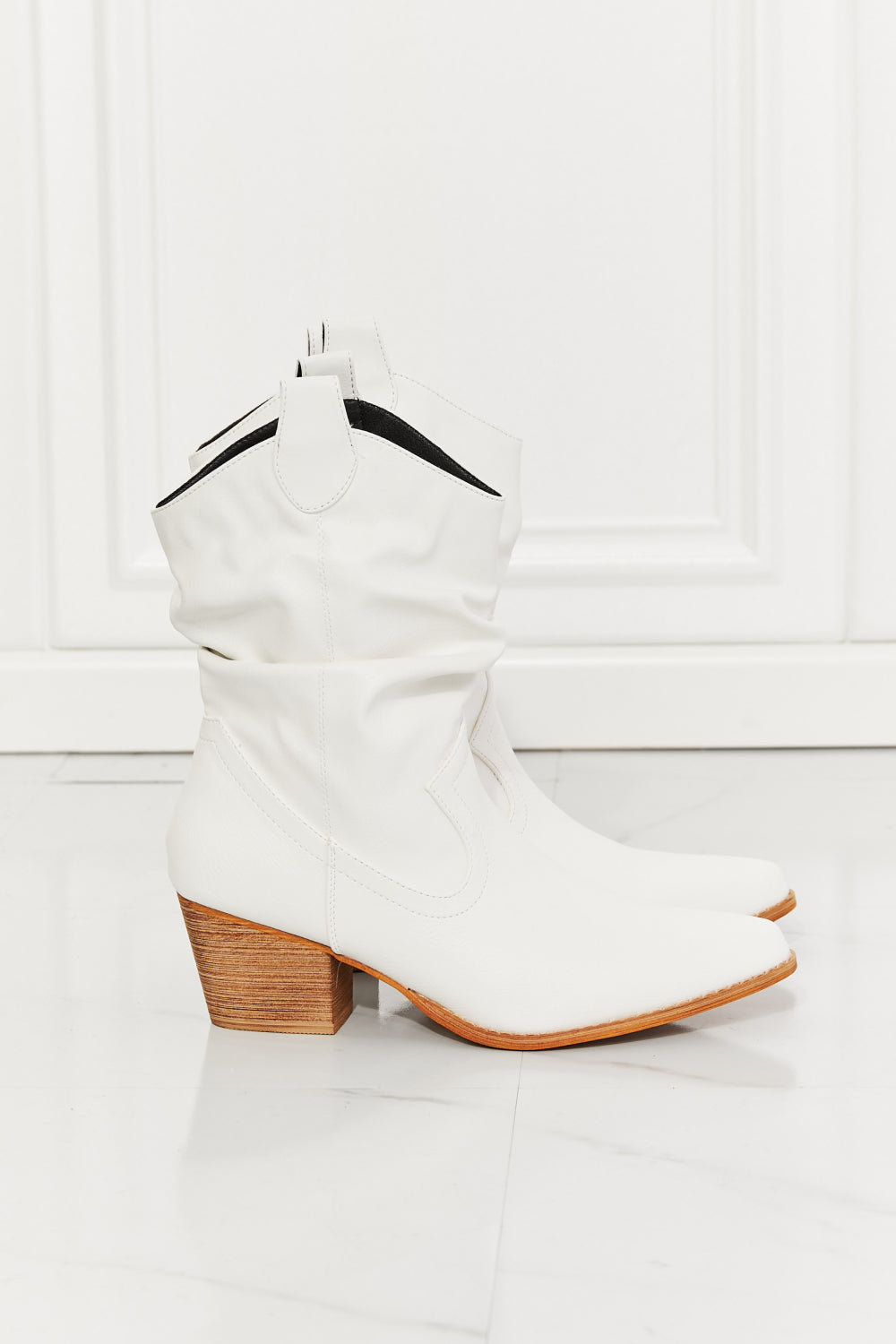 Cowboy Boots in White - HOORR