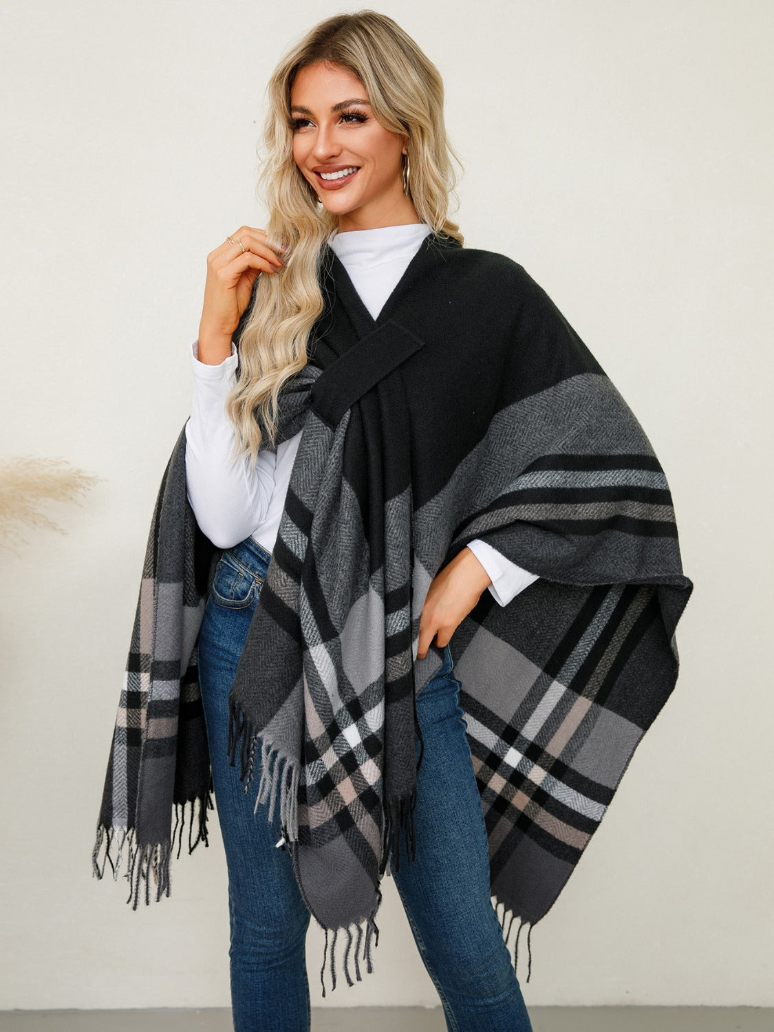 Fringe Contrast Plaid Poncho - HOORR