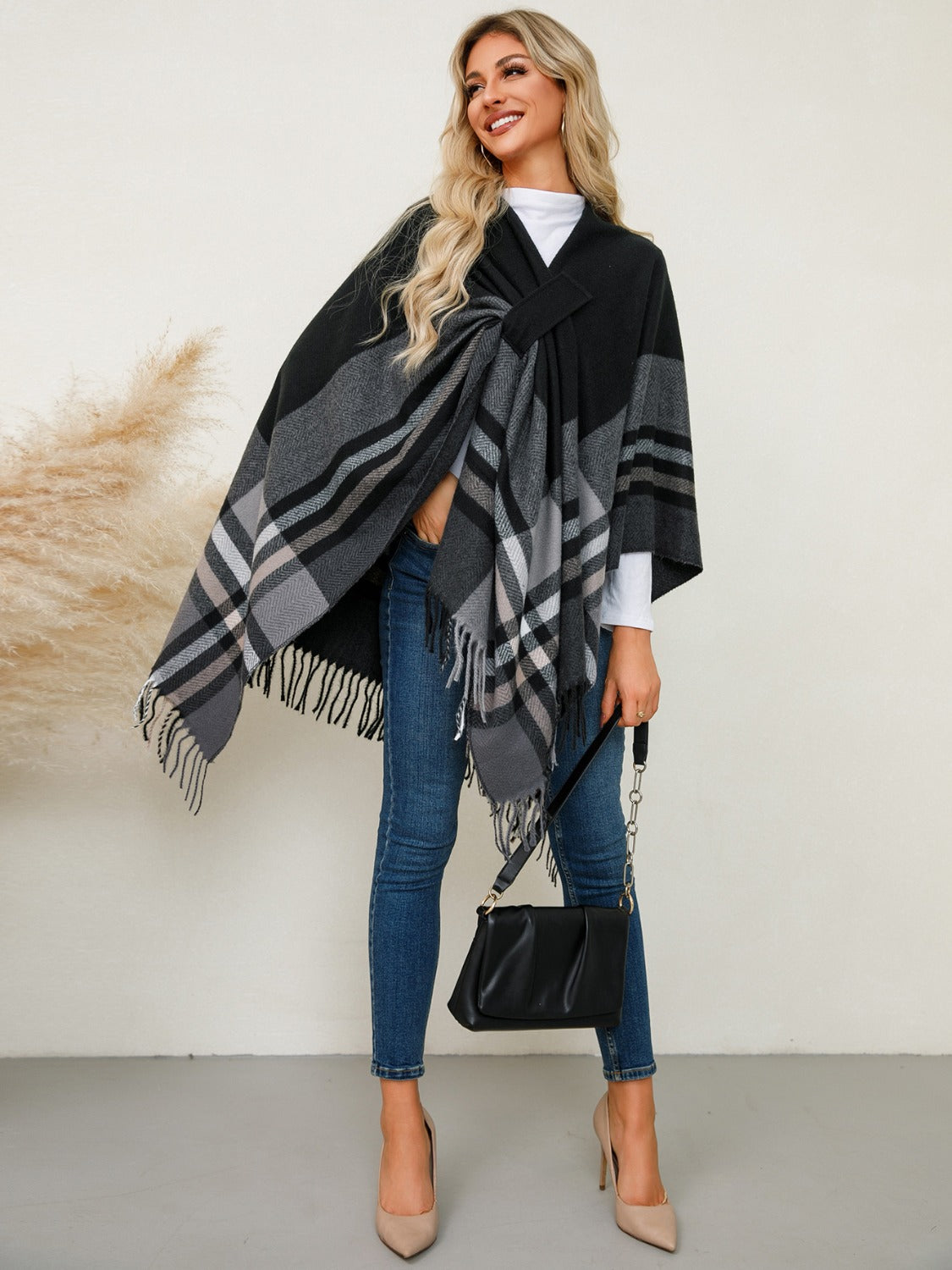 Fringe Contrast Plaid Poncho - HOORR