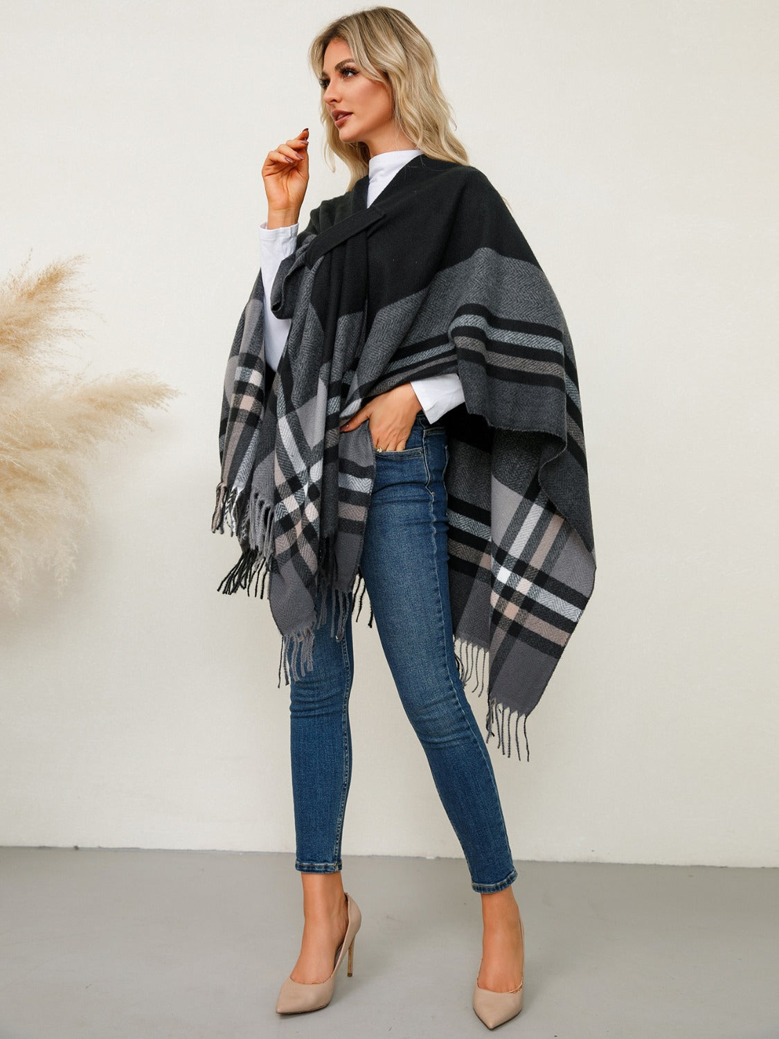 Fringe Contrast Plaid Poncho - HOORR